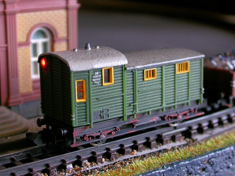 009 Gesupert.JPG - Gesupert, gealtert, mit Beleuchtung im Begleitabteil und rotem (SMD-LED) Schlusslicht